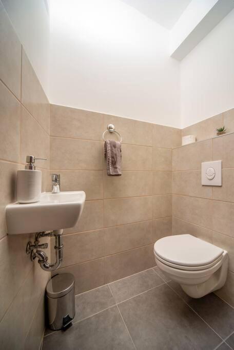 בודפשט Grace Pine Apartment 1 מראה חיצוני תמונה