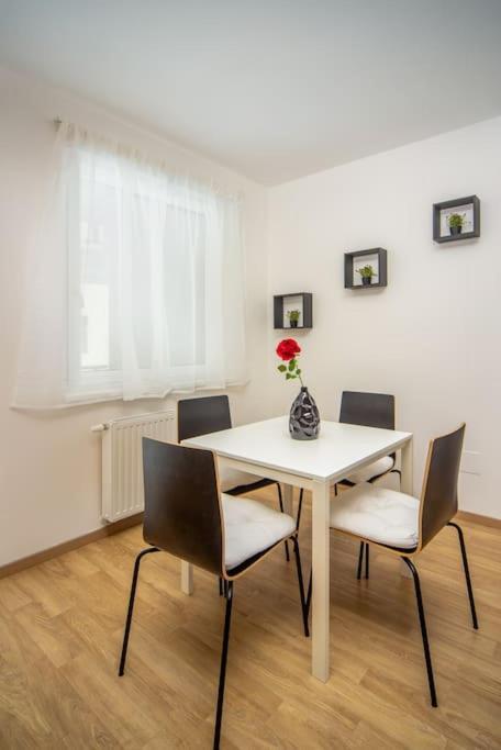 בודפשט Grace Pine Apartment 1 מראה חיצוני תמונה