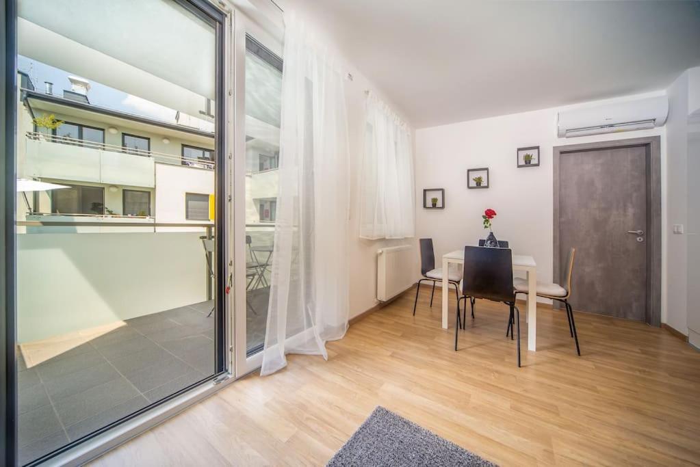 בודפשט Grace Pine Apartment 1 מראה חיצוני תמונה